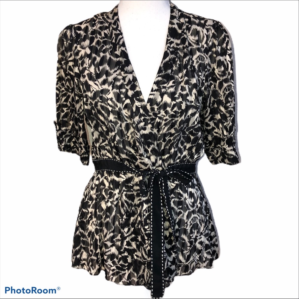 BCBG MAXAZRIA SILK PRINT SURPLICE TOP